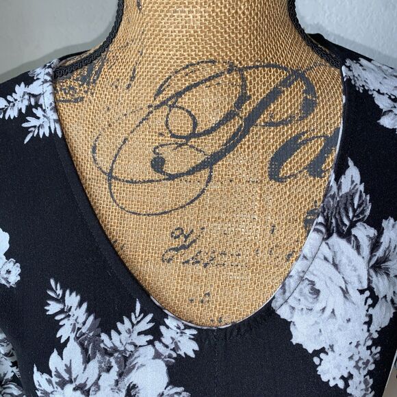 Twenty Two/7 SMALL Body Con Elastic Waist Floral Print Scoop Neck Top imperfect - Picture 3 of 7